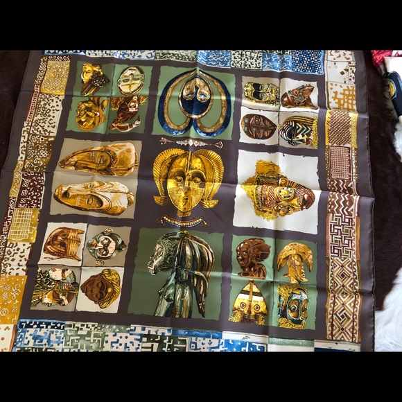 Hermès "PERSONA” silk twill scarf - Picture 6 of 6